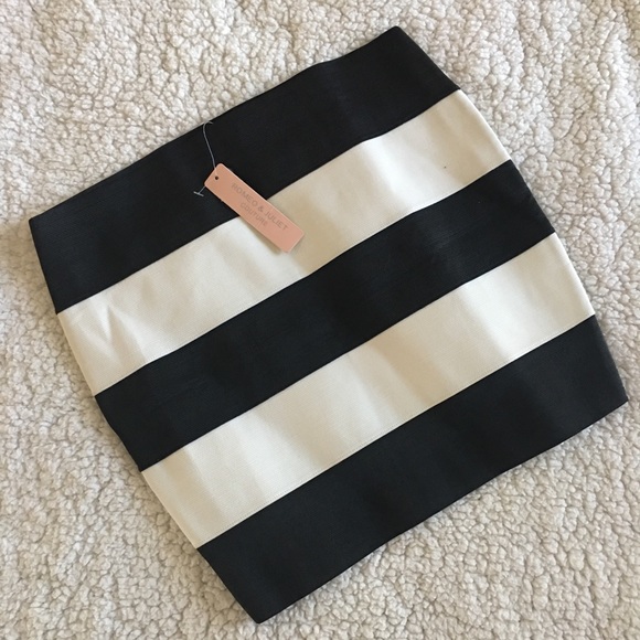 Romeo & Juliet Couture Dresses & Skirts - Romeo & Juliet Couture Pencil Skirt